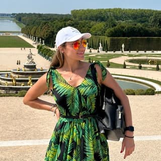 Ivonne de viaje en Versalles